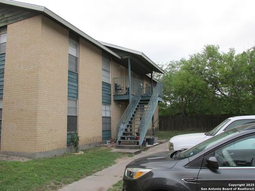 apt-a4-204 W Walton St, Beeville, TX, 78102-3932 | Card Image