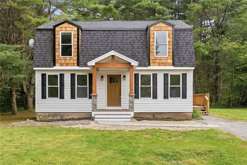18 Teaberry Ln, Hope Valley, RI, 02832-1326 | Card Image