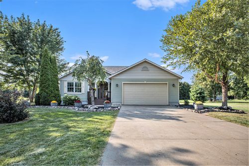 5693 Creekridge Dr, Middleville, MI, 49333-8186 | Card Image