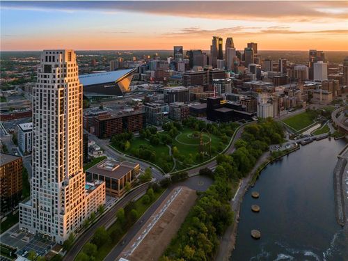 12e-1111 W River Pkwy, Minneapolis, MN, 55415-7539 | Card Image