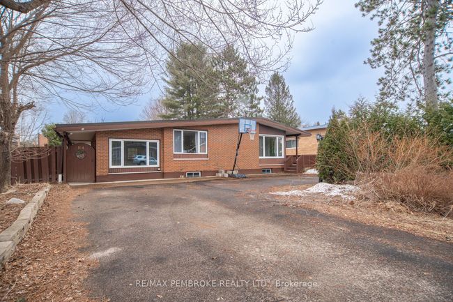 84 Frontenac Cres, House other with 5 bedrooms, 3 bathrooms and 4 parking in Deep River ON | Image 41