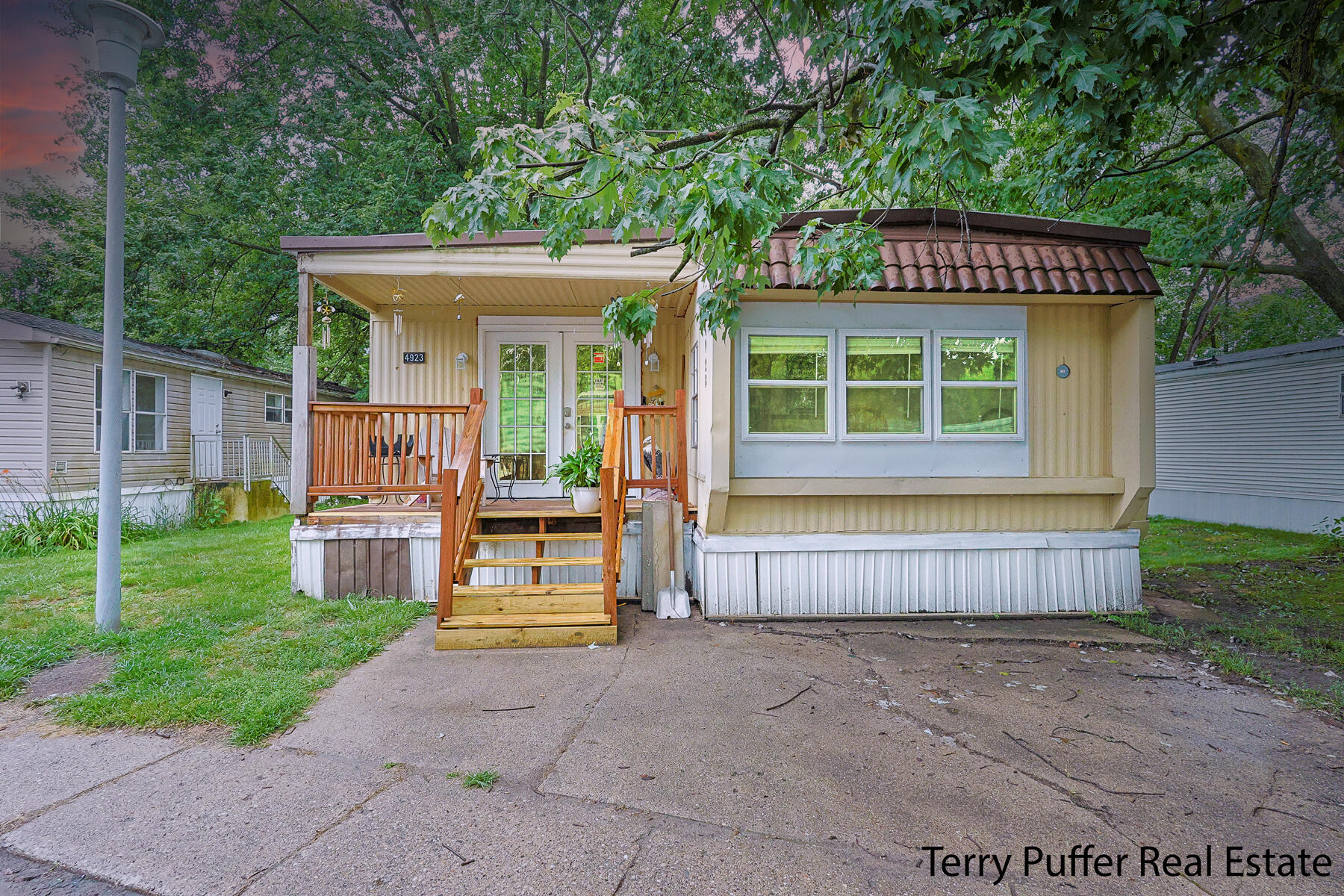 Madison Ave, Grand Rapids, MI 49548