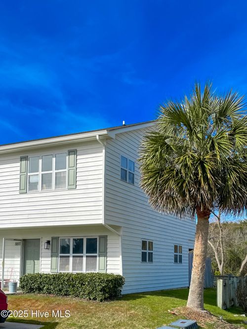 8811 Janell Ct, Emerald Isle, NC, 28594-2475 | Card Image