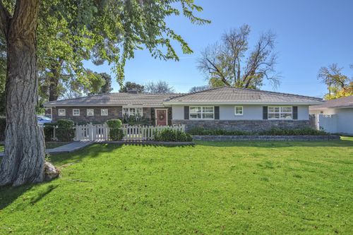 3841 E Elm St, Phoenix, AZ, 85018-3613 | Card Image
