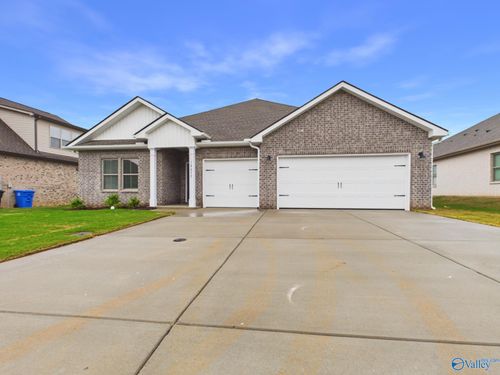 18072 Longleaf Dr, Athens, AL, 35611-7377 | Card Image