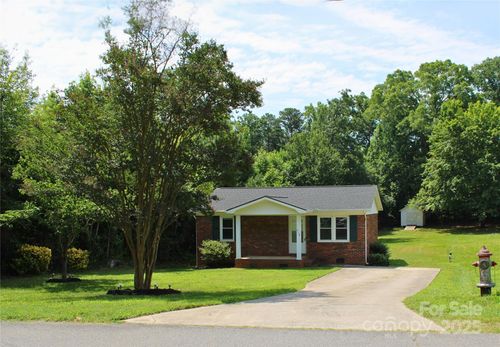 412 E Taylor St, Landis, NC, 28088-1170 | Card Image