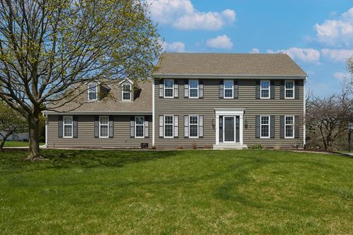 N49W16206 Graysland Drive, MENOMONEE FALLS, WI, 53051 | Card Image