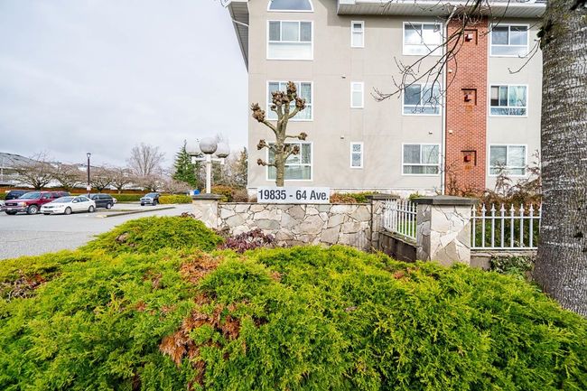 104 - 19835 64 Avenue, Condo with 2 bedrooms, 2 bathrooms and 2 parking in Langley BC | Image 1