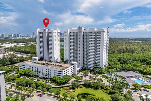 402-15051 Royal Oaks Ln, North Miami, FL, 33181-2458 | Card Image