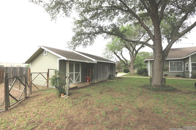 6359 Cooksey Rd, House other with 3 bedrooms, 2 bathrooms and null parking in Adkins TX | Image 15