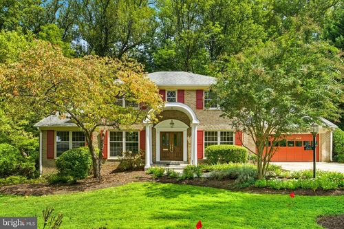 1560 Forest Villa Ln, MCLEAN, VA, 22101-4130 | Card Image