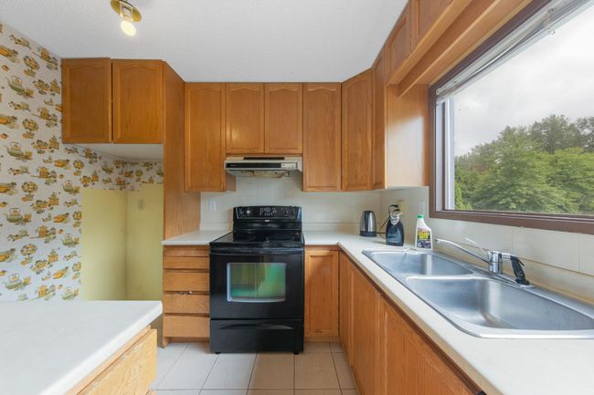 2984 Mira Place, Townhouse with 3 bedrooms, 1 bathrooms and 1 parking in Burnaby BC | Image 9