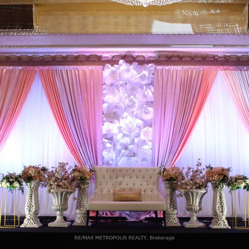 2403 Stanfield Rd, Mississauga, ON, L4Y1R6 | Card Image