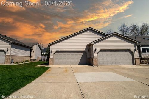 29257 Red Maple Dr, Chesterfield, MI, 48051-2751 | Card Image