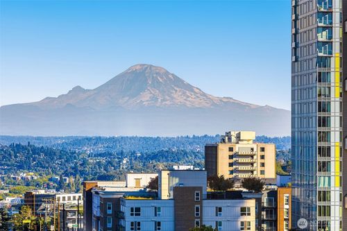 apt-1309-1105 Spring St, Seattle, WA, 98104-3518 | Card Image