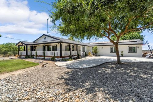 29 S Newmark Ave, Sanger, CA, 93657-9655 | Card Image