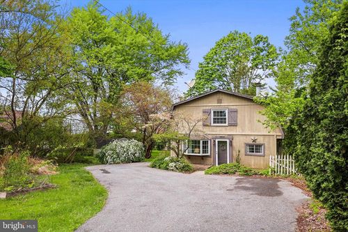 2963 Spring Valley Rd, LANCASTER, PA, 17601-1429 | Card Image