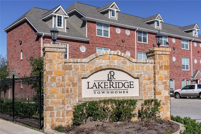 The Lakeridge Townhome Condo community is gated and directly on the Texas A&M shuttle route! | Image 17
