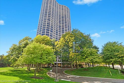 408-5000 Town Ctr, Southfield, MI, 48075-1112 | Card Image
