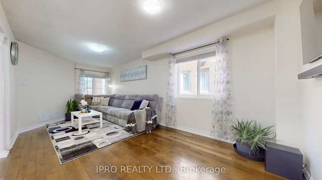 41 Lauraglen Cres, House attached with 6 bedrooms, 4 bathrooms and 4 parking in Brampton ON | Image 6