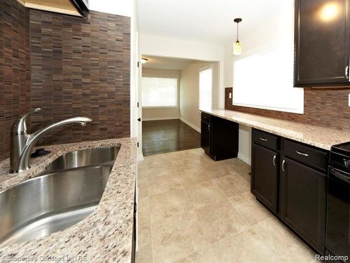 27692 Dartmouth St, Madison Heights, MI, 48071-3240 | Card Image