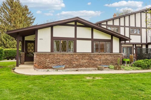 17654 Nassau Dr, Brookfield, WI, 53045-3469 | Card Image