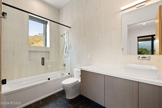 Full bathroom lower level | Image 60