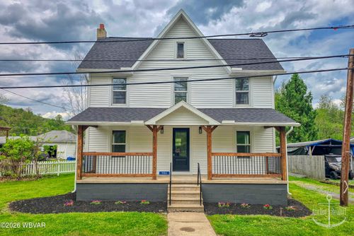 986 Park Ave, LOCK HAVEN, PA, 17745-8394 | Card Image