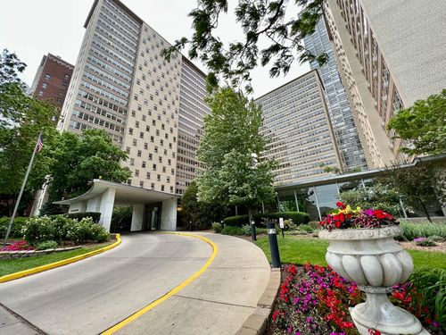 1429e-3950 N Lake Shore Dr, Chicago, IL, 60613-3482 | Card Image