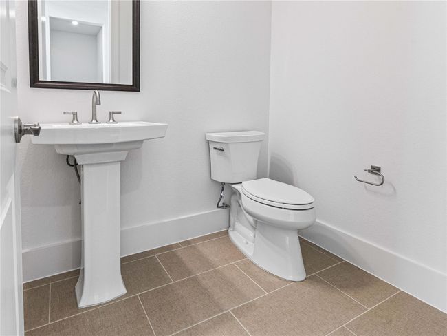 Pomona_Executive_Veronica_72_Bathroom_01 | Image 15