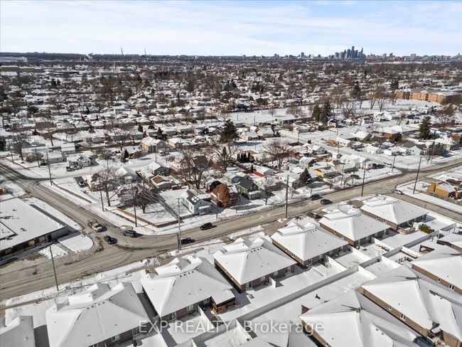2540 Pillette Rd, House attached with 2 bedrooms, 2 bathrooms and 2 parking in Windsor ON | Image 35