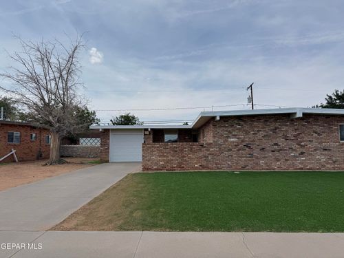 5233 Chateau Ave, El Paso, TX, 79924-5327 | Card Image