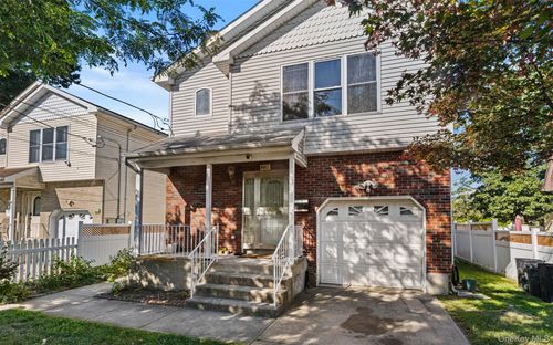 1330 Tanglewood Rd, Rockville Centre, NY, 11570-3519 | Card Image