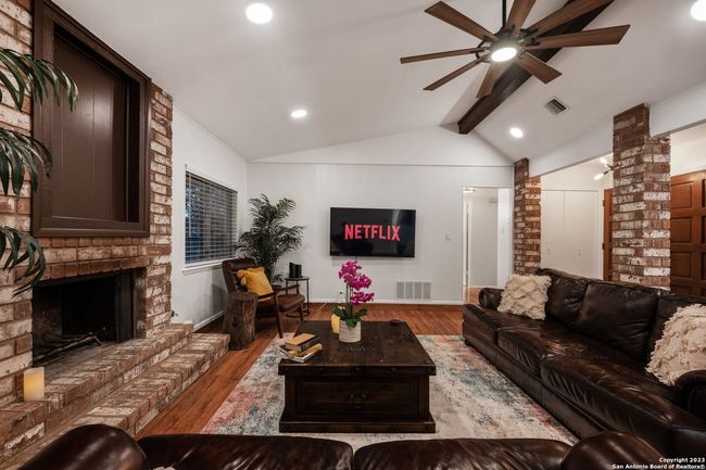 8318 Kyle Rote St, House other with 3 bedrooms, 2 bathrooms and null parking in San Antonio TX | Image 8