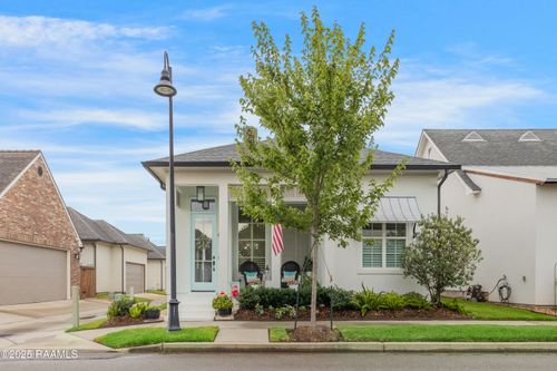 403 Catalina Ln, Youngsville, LA, 70592-6720 | Card Image