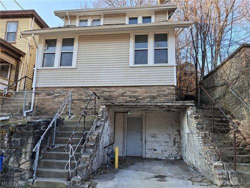 909 Bradshaw Ave, East Liverpool, OH, 43920-3312 | Card Image