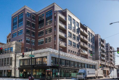 515-3833 N Broadway Street, Chicago, IL, 60613 | Card Image
