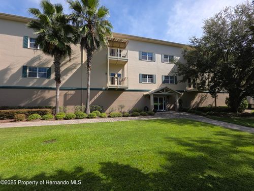 8152 Southern Pines Dr, BROOKSVILLE, FL, 34601-5599 | Card Image