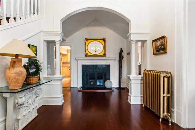 1023 St Charles St, House other with 3 bedrooms, 3 bathrooms and 6 parking in Victoria BC | Image 8