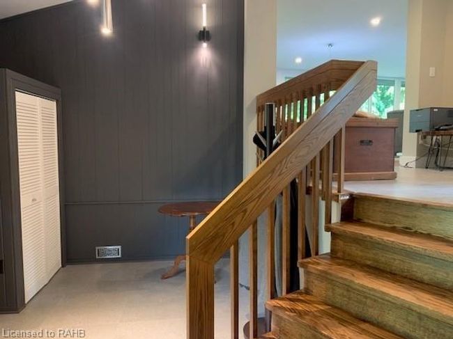 38 Oak Ave, House other with 3 bedrooms, 2 bathrooms and 5 parking in Dundas ON | Image 7