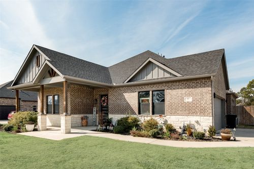 327 Lovers Ln, Terrell, TX, 75160-1300 | Card Image