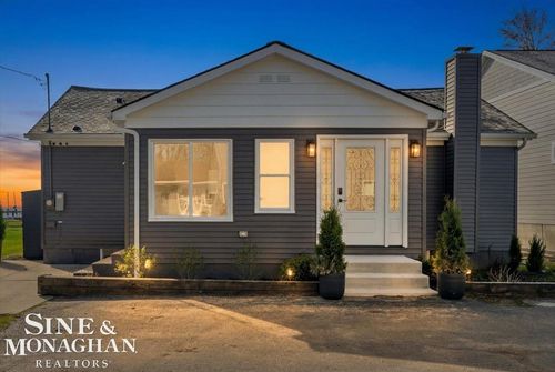 47050 Land St, Chesterfield, MI, 48047-5141 | Card Image