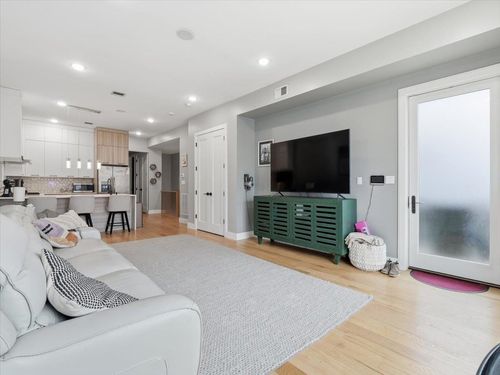 1-19 Eastern Pkwy, Jersey City, NJ, 07305-4011 | Card Image