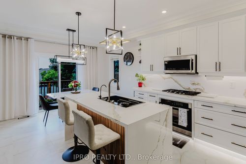 12 Bankfield Cres, Stoney Creek, ON, L8J0B9 | Card Image