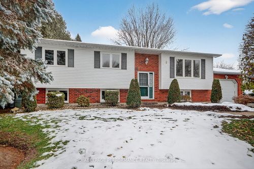 9 Eldon St, Russell, ON, K4R1C1 | Card Image