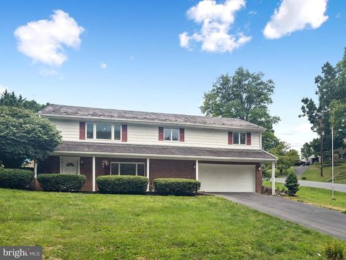 2210 Berkshire Rd, LANCASTER, PA, 17603-6104 | Card Image