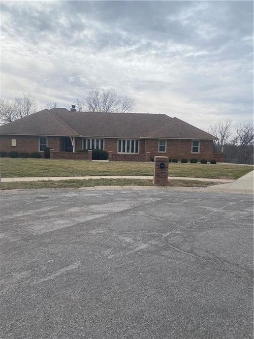 7105 E 69th Ter, Kansas City, MO, 64133-5566 | Card Image