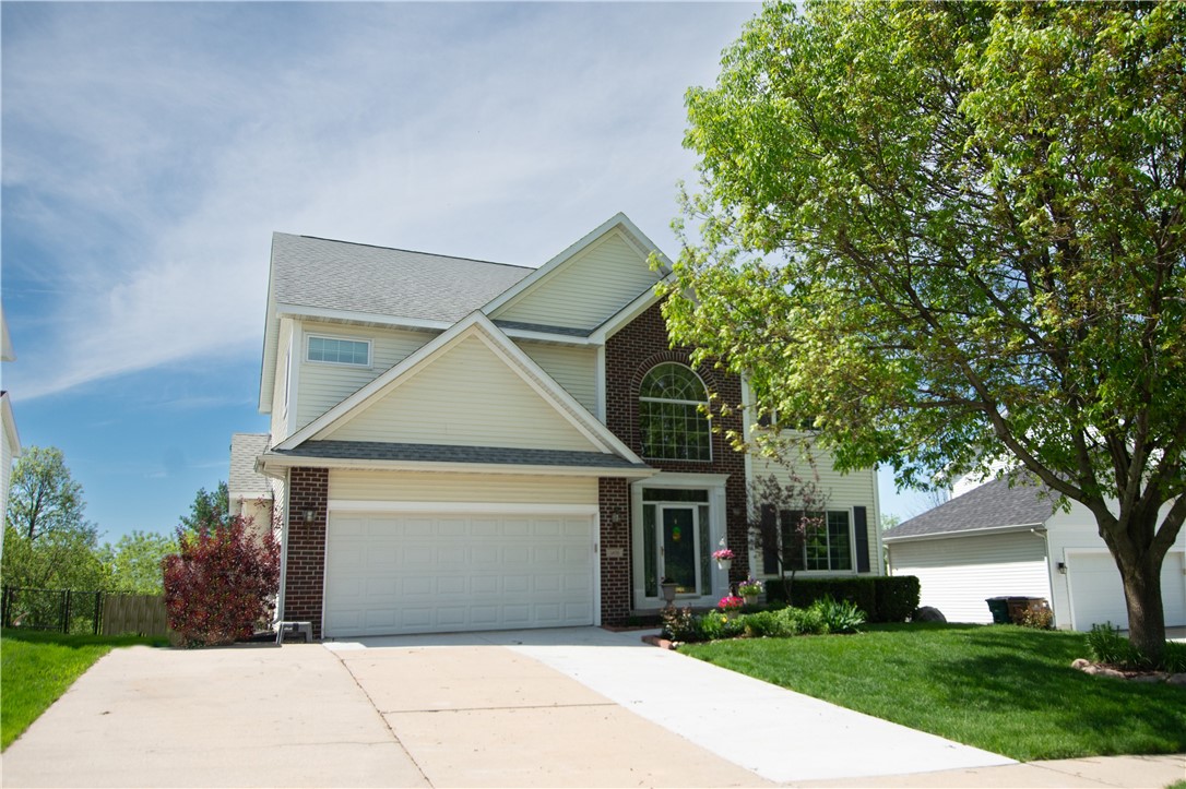 Oakwood Ln, West Des Moines, IA 50265