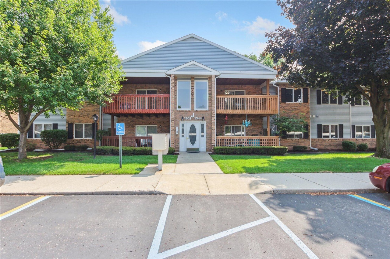 Shoemaker Dr, Westland, MI 48185