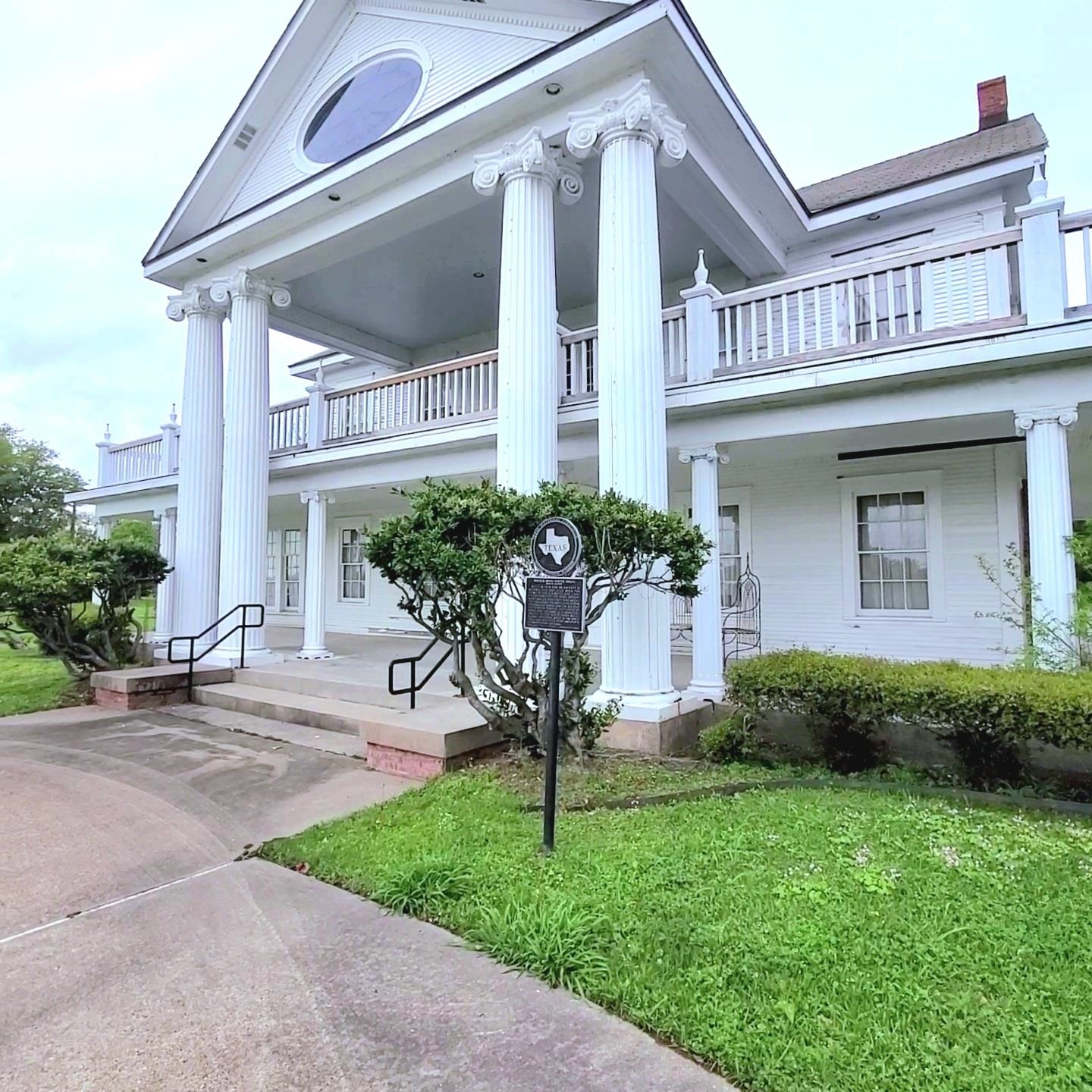 Lakeshore Dr, Port Arthur, TX 77640